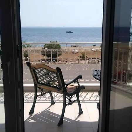 Dani's Summer House *